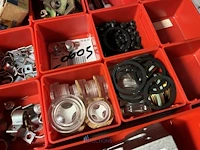 Partij verdeelblokken, koppelingen en industriële slangen - afbeelding 32 van  73