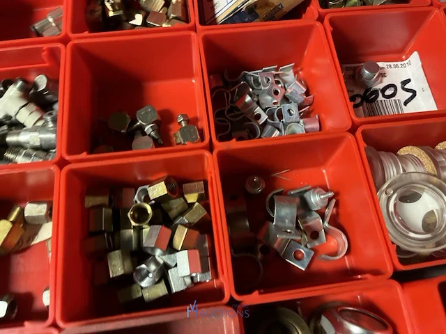 Partij verdeelblokken, koppelingen en industriële slangen - afbeelding 33 van  73