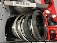 Partij verdeelblokken, koppelingen en industriële slangen - afbeelding 53 van  73