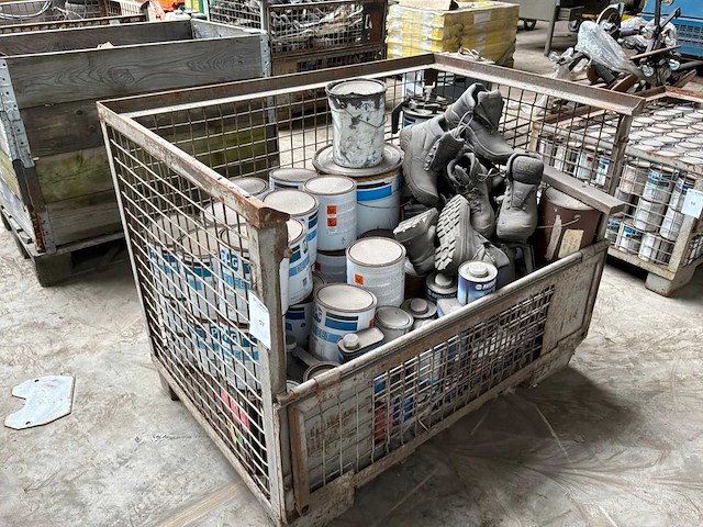 Partij verf en lak - afbeelding 1 van  5