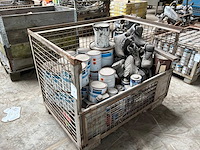 Partij verf en lak - afbeelding 1 van  5