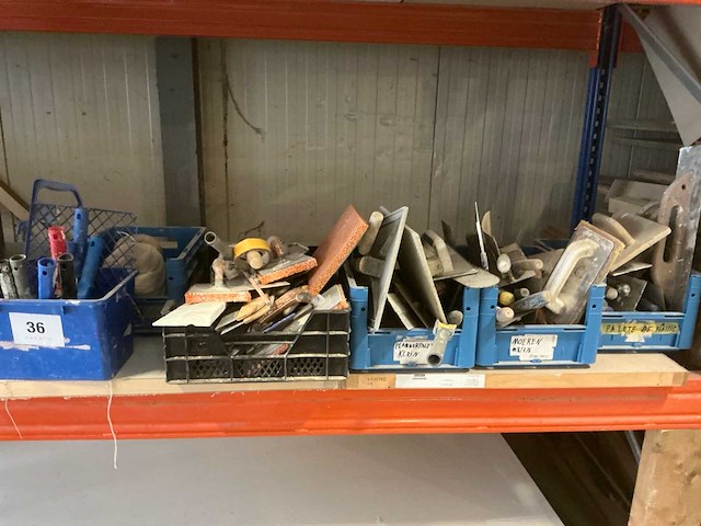 Partij verf en plamuurtoebehoren - afbeelding 1 van  8