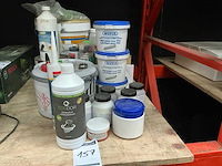 Partij verf, glijmiddel en vloeistoffen - afbeelding 1 van  5