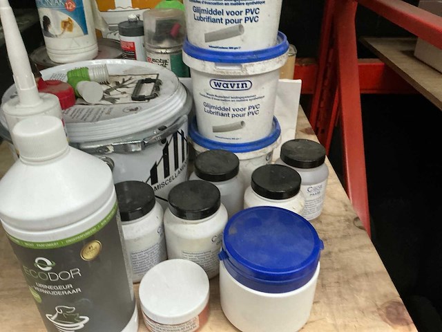 Partij verf, glijmiddel en vloeistoffen - afbeelding 3 van  5