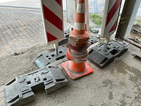 Partij verkeersborden en kegels - afbeelding 3 van  3