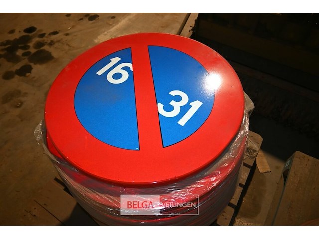 Partij verkeersborden "wisselend parkeren" - afbeelding 4 van  5