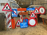 Partij verkeersborden - afbeelding 1 van  4