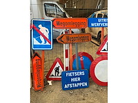 Partij verkeersborden - afbeelding 3 van  4