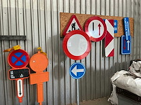 Partij verkeersborden