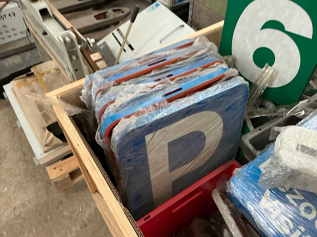 Partij verkeersborden - afbeelding 3 van  6