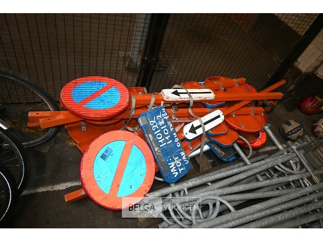 Partij verkeersborden - afbeelding 1 van  5