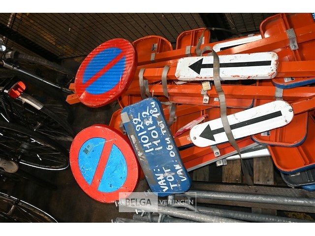 Partij verkeersborden - afbeelding 4 van  5