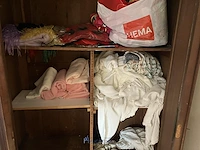 Partij verkleedkledij en dekens