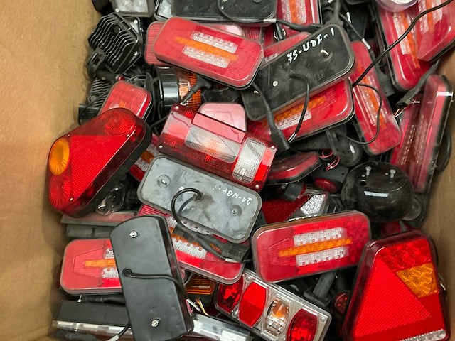 Partij verlichtingen - afbeelding 3 van  5