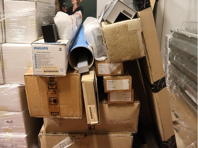 Partij verlichtings armaturen - afbeelding 2 van  4