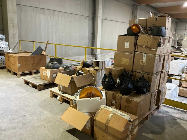 Partij verlichtingsarmaturen - afbeelding 1 van  7