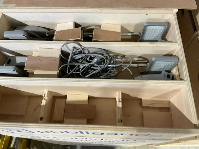 Partij verlichtingsarmaturen - afbeelding 2 van  6