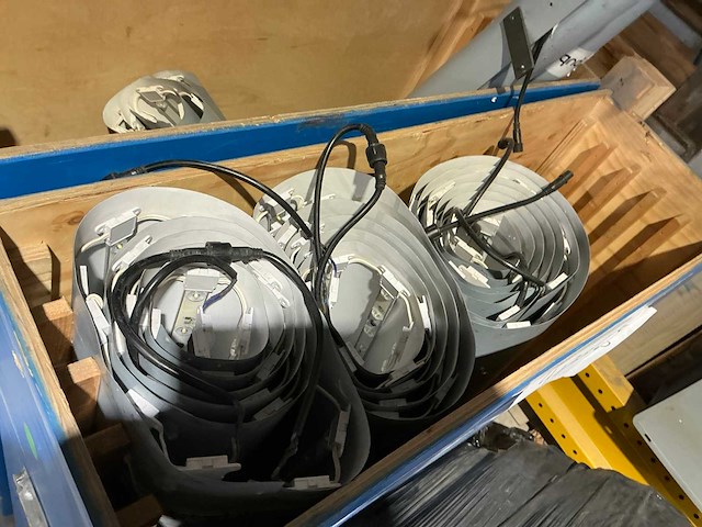 Partij verlichtingsarmaturen - afbeelding 2 van  4