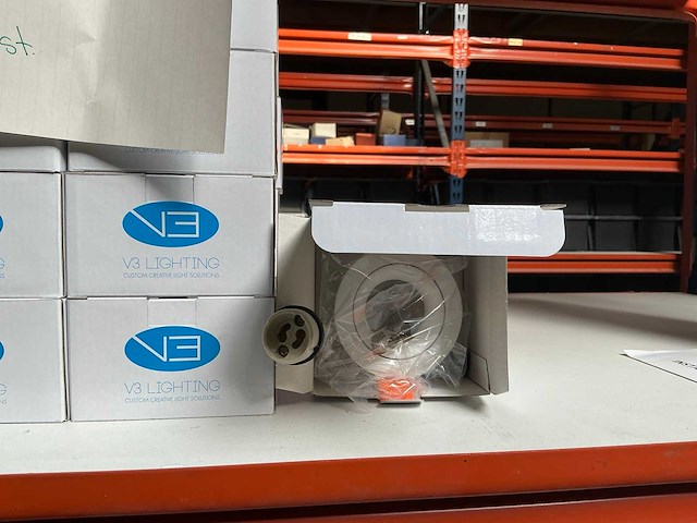 Partij verlichtingsmaterialen/onderdelen - afbeelding 6 van  34