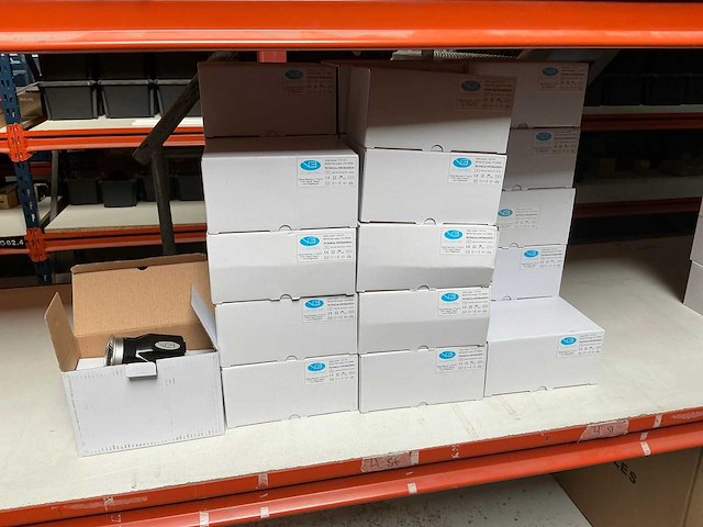 Partij verlichtingsmaterialen/onderdelen - afbeelding 7 van  34