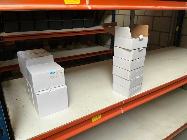 Partij verlichtingsmaterialen/onderdelen - afbeelding 14 van  34