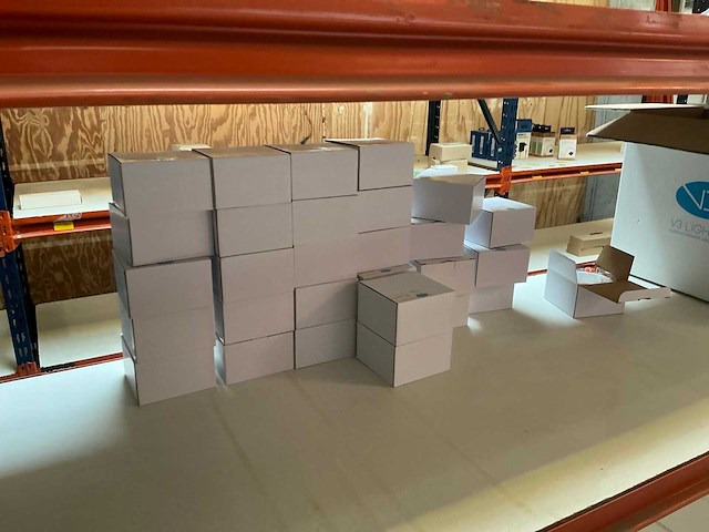 Partij verlichtingsmaterialen/onderdelen - afbeelding 16 van  34