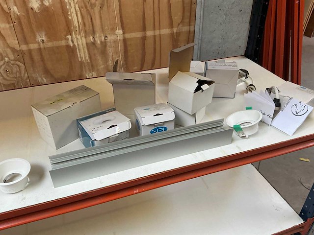 Partij verlichtingsmaterialen/onderdelen - afbeelding 21 van  34