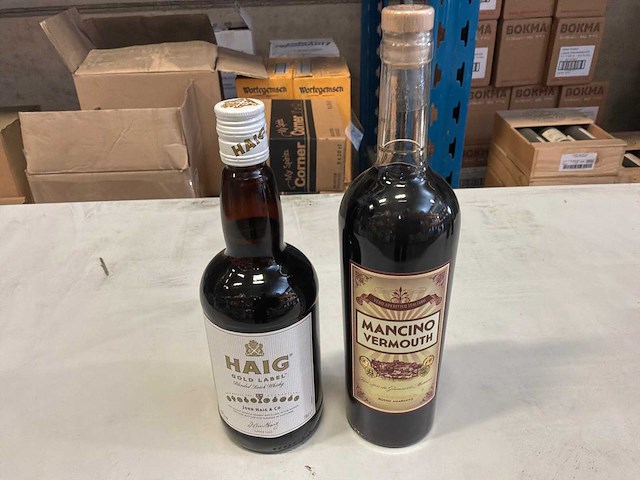 Partij vermouth en whisky - afbeelding 1 van  1