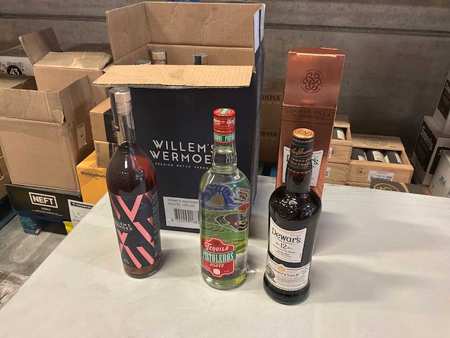 Partij vermouth, tequila en whisky - afbeelding 1 van  4