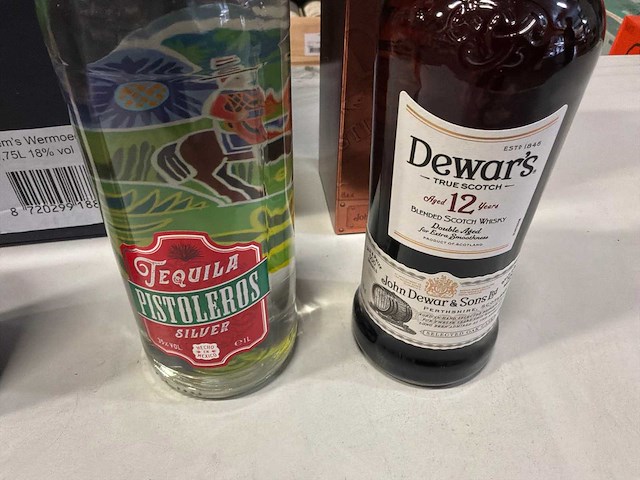 Partij vermouth, tequila en whisky - afbeelding 4 van  4