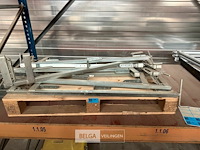 Partij verstelbare metalen beugels 100 cm - afbeelding 1 van  3