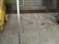 Partij verstelbare metalen beugels 100 cm - afbeelding 2 van  3