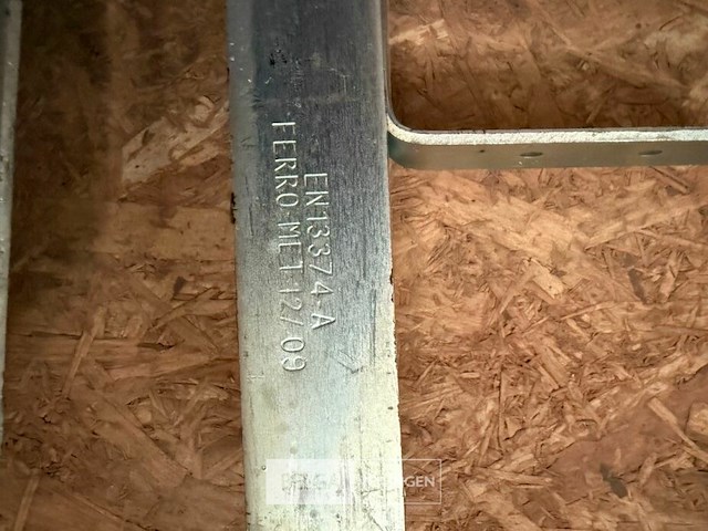 Partij verstelbare metalen beugels 100 cm - afbeelding 3 van  3