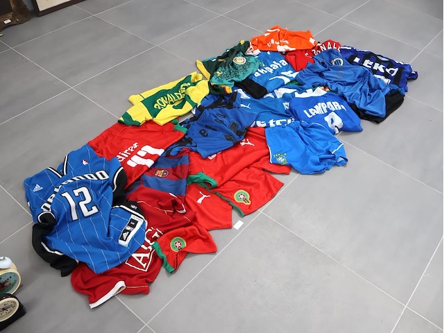 Partij vintage sporttrui - afbeelding 1 van  9