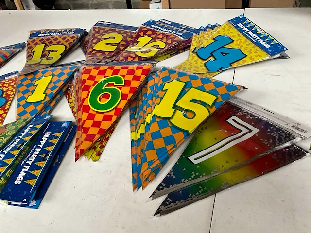Partij vlaggenlijnen verjaardag, diverse leeftijden - afbeelding 3 van  7