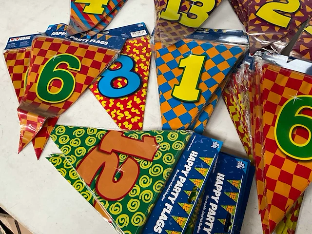 Partij vlaggenlijnen verjaardag, diverse leeftijden - afbeelding 6 van  7