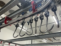 Partij vleeshaken en loopwielen voor vleestrailsysteem (150x) - afbeelding 2 van  3