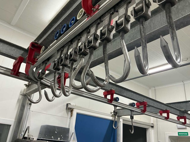 Partij vleeshaken en loopwielen voor vleestrailsysteem (150x) - afbeelding 3 van  3