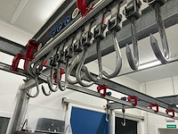 Partij vleeshaken en loopwielen voor vleestrailsysteem (150x) - afbeelding 3 van  3