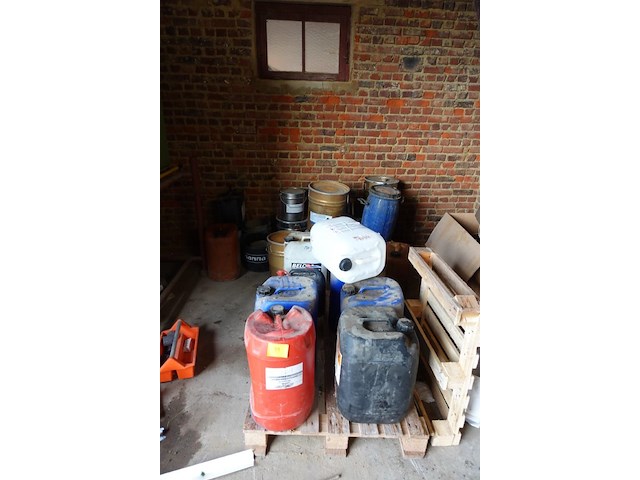 Partij vloeistofproducten - afbeelding 1 van  2