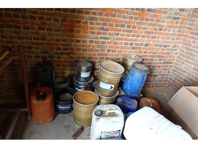 Partij vloeistofproducten - afbeelding 2 van  2