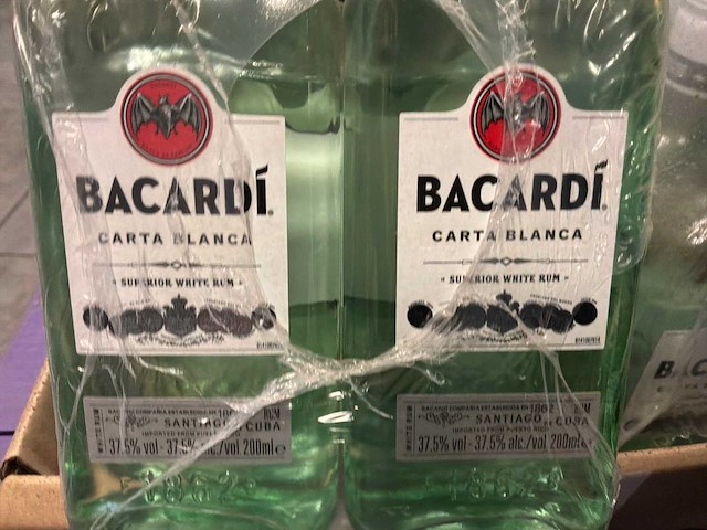 Partij vodka en aperitieven - afbeelding 1 van  1