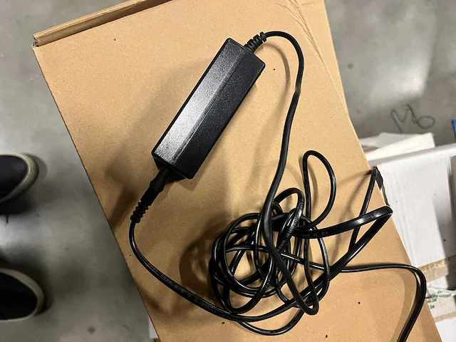 Partij voedingskabels – 100-240 v – 50/60 hz – uitgang 9,5 v - afbeelding 2 van  8