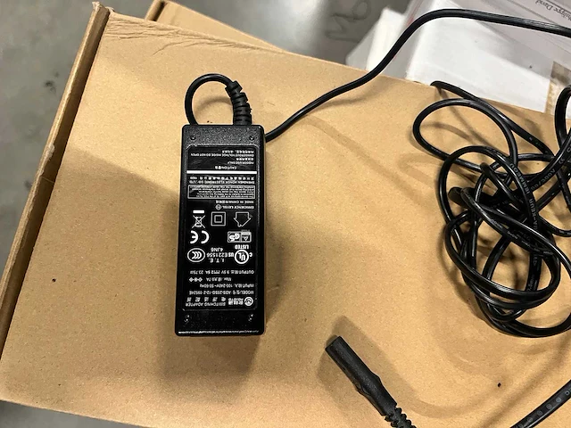 Partij voedingskabels – 100-240 v – 50/60 hz – uitgang 9,5 v - afbeelding 6 van  8