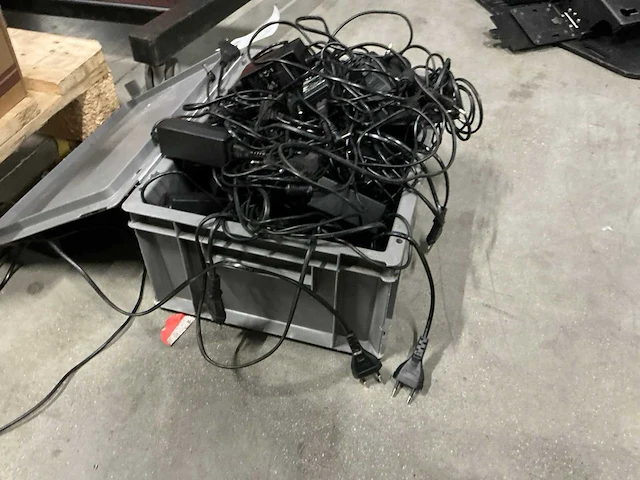 Partij voedingskabels – 100-240 v – 50/60 hz – uitgang 9,5 v - afbeelding 5 van  8