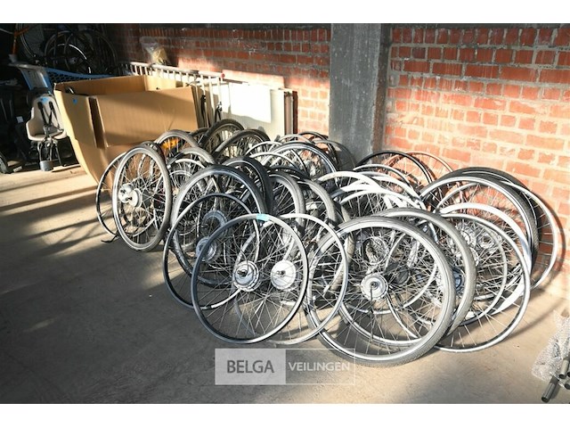 Partij voor -en achterwielmotoren - afbeelding 1 van  6