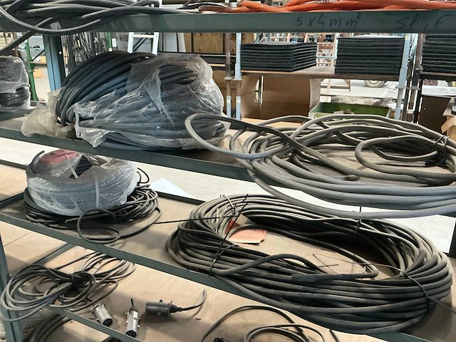 Partij vrachtwagen onderdelen en kabels - afbeelding 8 van  30