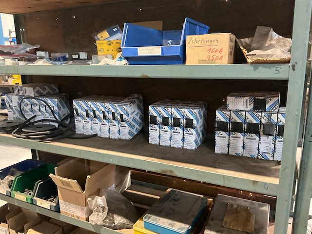 Partij vrachtwagen onderdelen en kabels - afbeelding 21 van  30