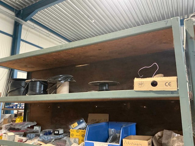 Partij vrachtwagen onderdelen en kabels - afbeelding 24 van  30