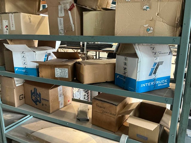 Partij vrachtwagen onderdelen en kabels - afbeelding 28 van  30